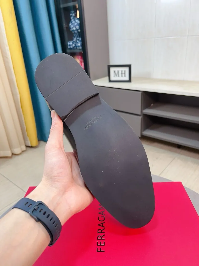 Ex-factory price 560🌸🌸Water dyed cowhide 🆘[Salvatore Ferragamo] Ferragamo’s latest casual business leather shoes for men! Available at counters simultaneously! The fabric is made of specially imported original suede calfskin, and the interior is made of imported water-dyed cowhide. It is absolutely luxurious and leads the fashion trend. Matching code: 38-44 45 customized